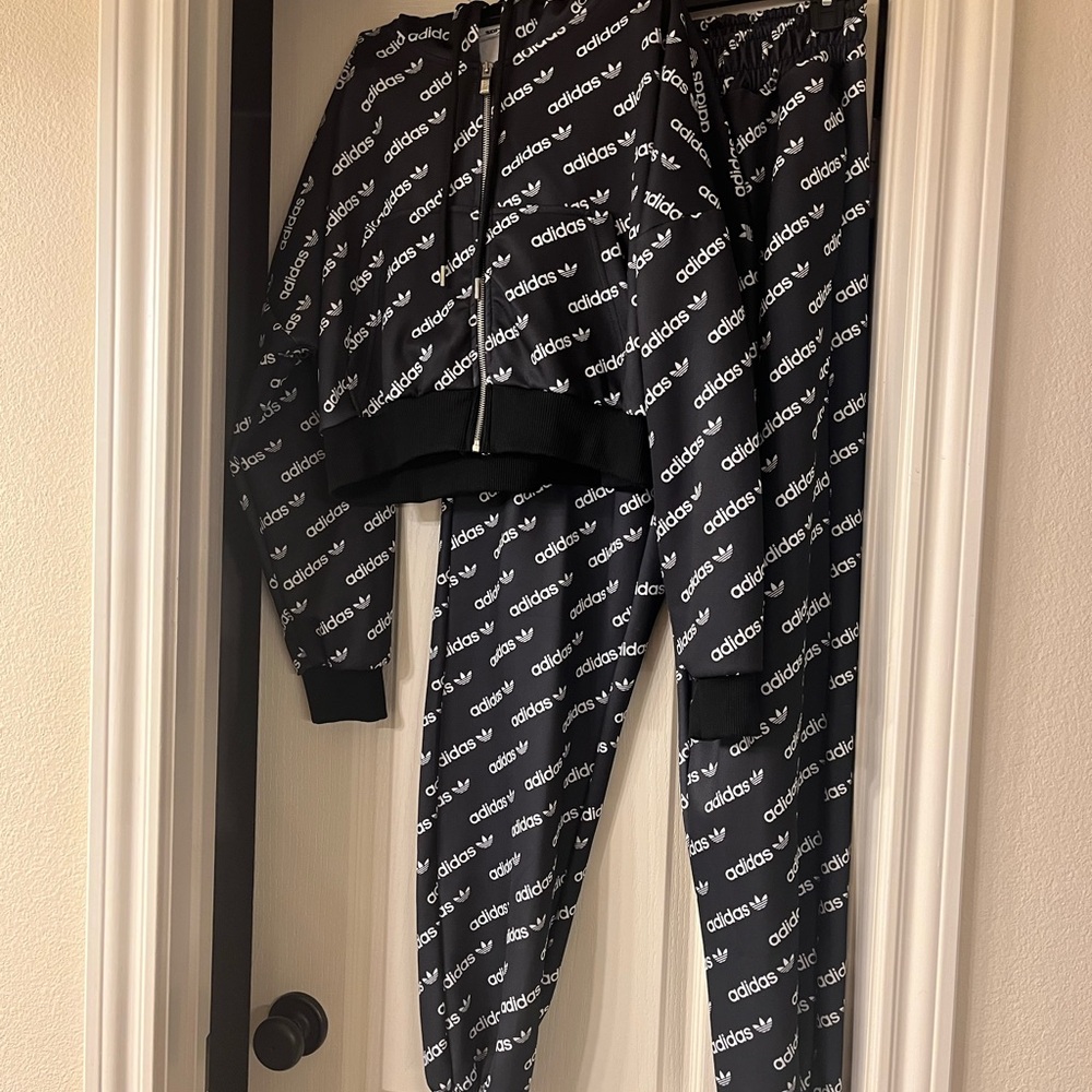 Adidas set 🖤🤍 - Picture 3 of 8